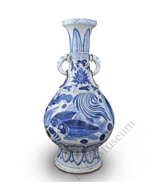1371 A Yuan B&W fish-plant doulbe handles vase